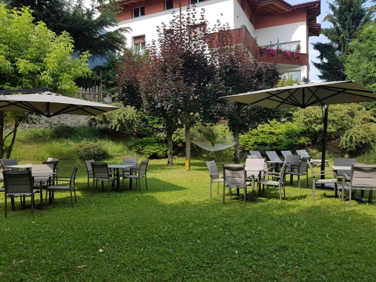 Hotel Sole Мале Екстер'єр фото